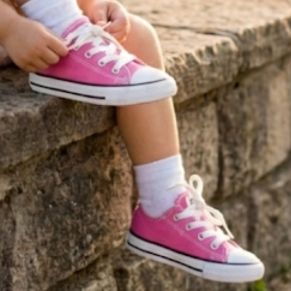 Converse Girls Toddler Chuck Taylor All Star Class Low Sneaker Pink Size 2